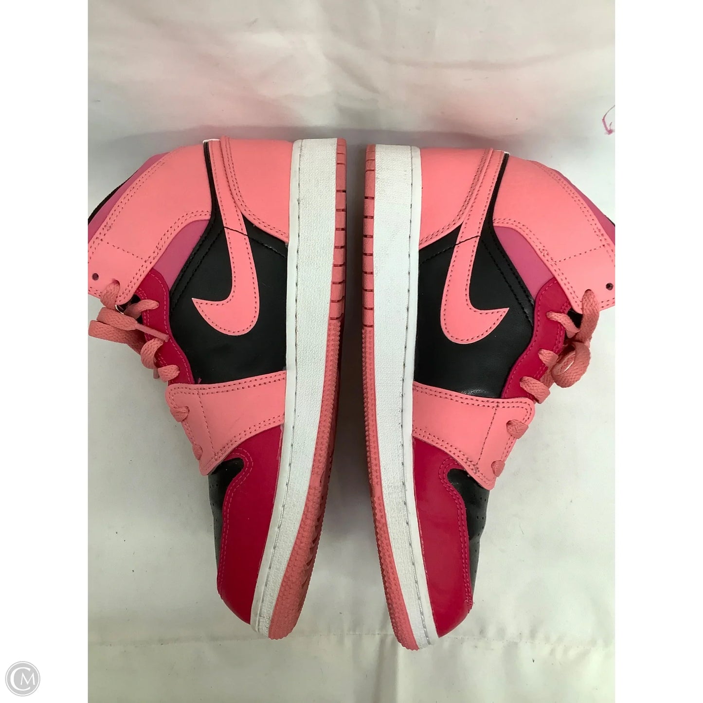 Shoes Luxury Designer By Jordan In Black & Pink, Size: 8.5