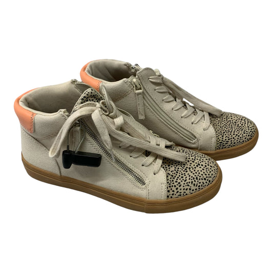 Shoes Sneakers By Universal Thread In Cream, Size: 9.5