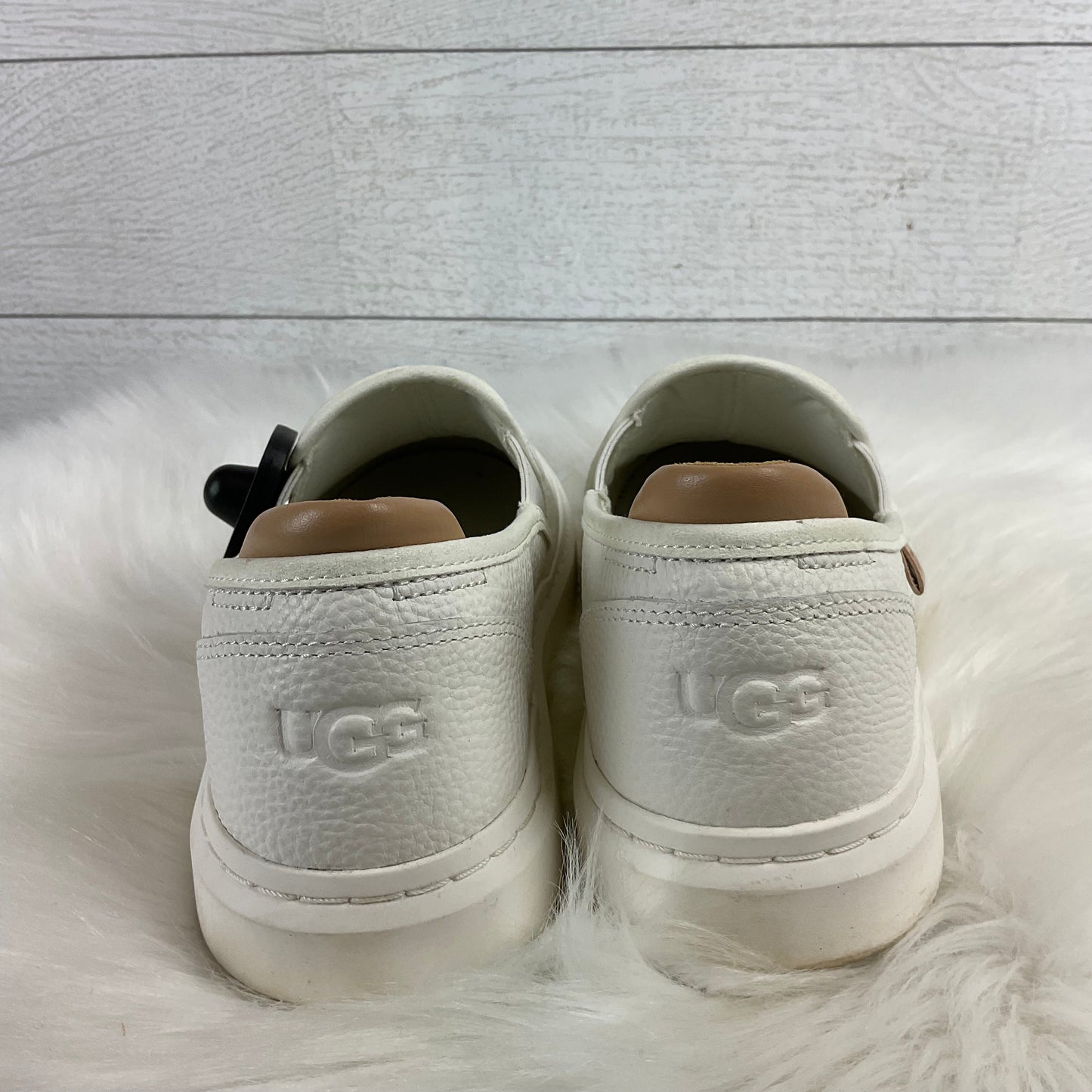 Shoes Designer By Ugg In White, Size: 9