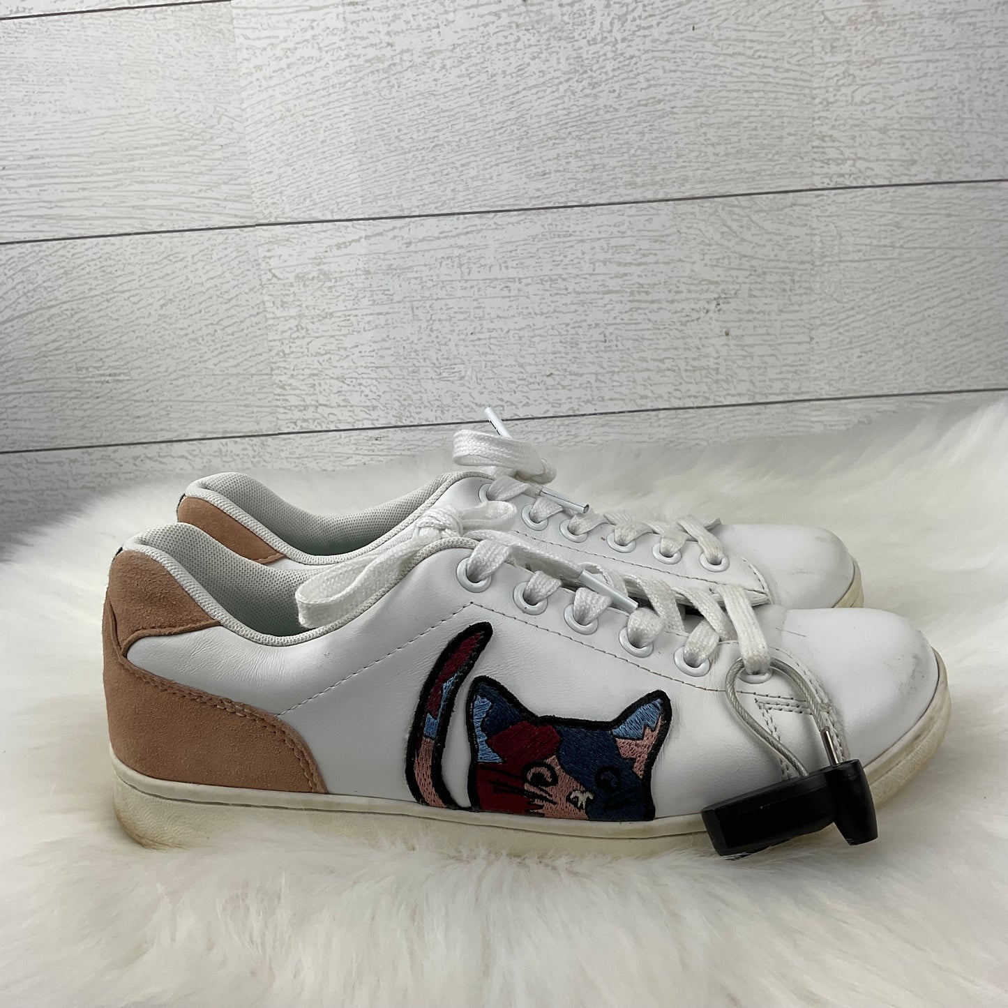 Shoes Sneakers By Love In White, Size: 8