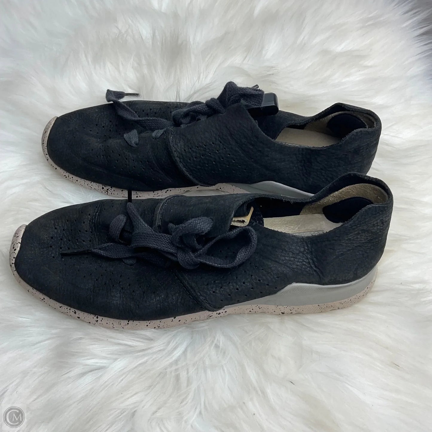 Shoes Designer By Ugg In Black, Size: 6.5