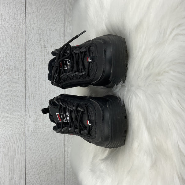 Shoes Athletic By Fila In Black, Size: 6.5