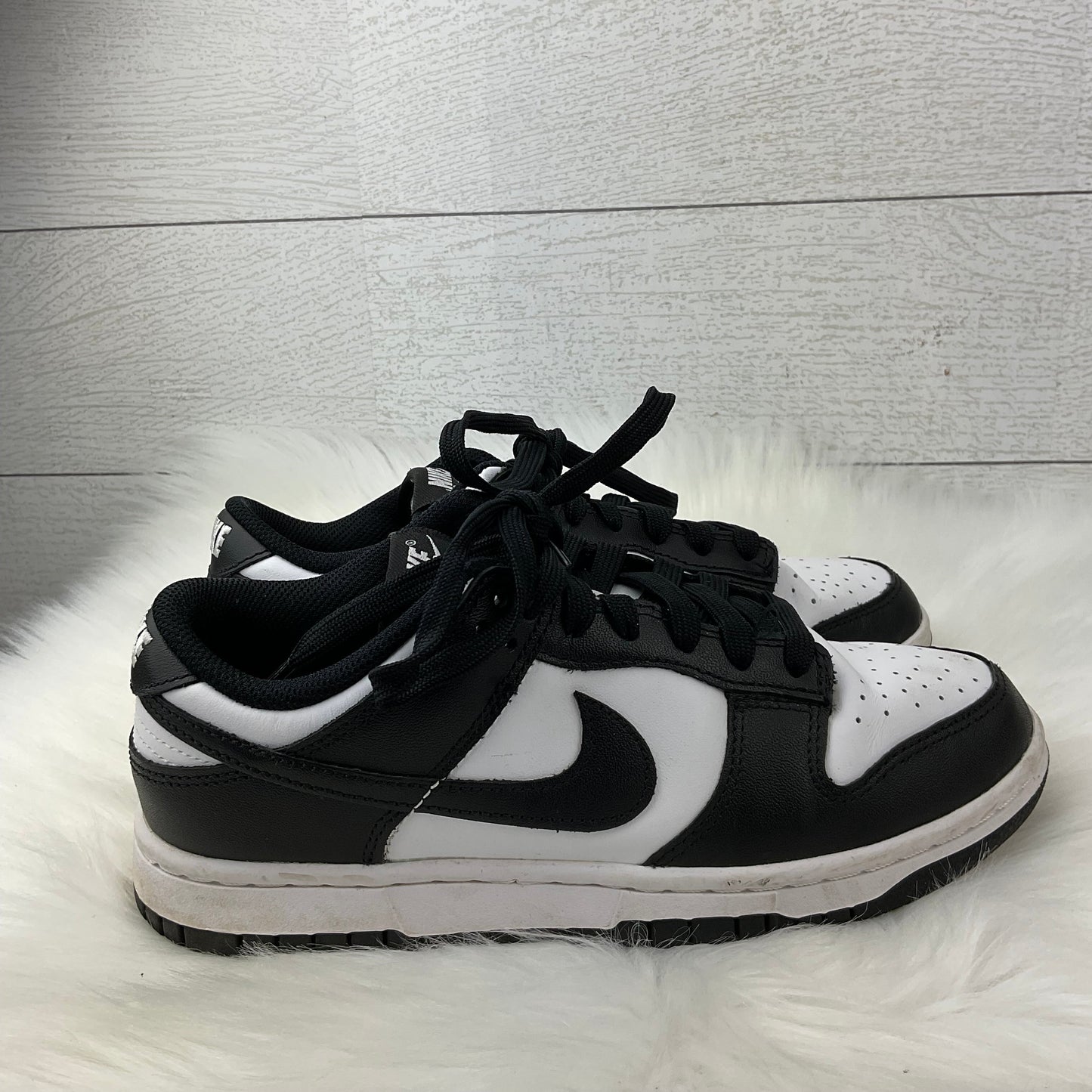 Shoes Athletic By Nike In Black & White, Size: 7