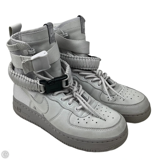 Shoes Sneakers By Nike In Grey, Size: 7