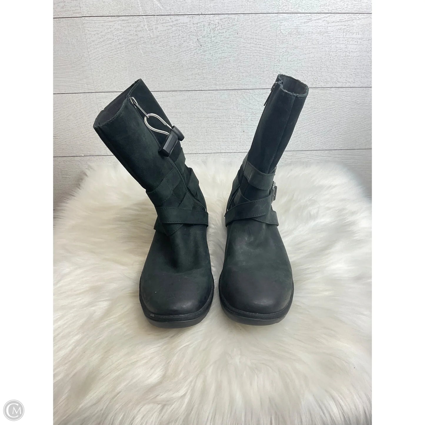 Boots Designer By Ugg In Black, Size: 8