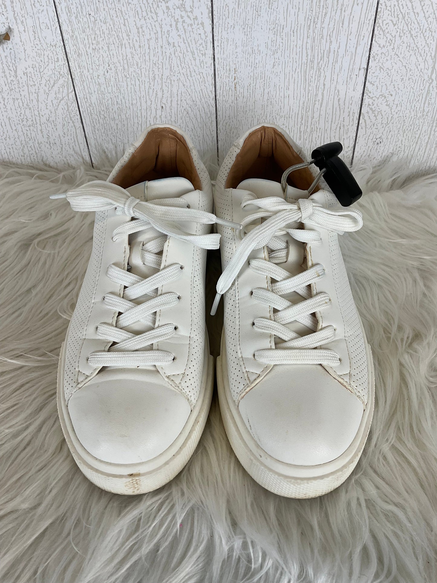 Shoes Sneakers By Steve Madden In White, Size: 7.5