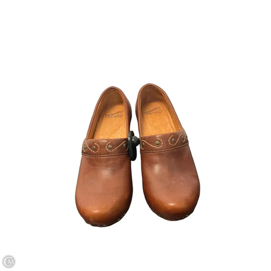 Shoes Heels Block By Dansko In Brown, Size: 6