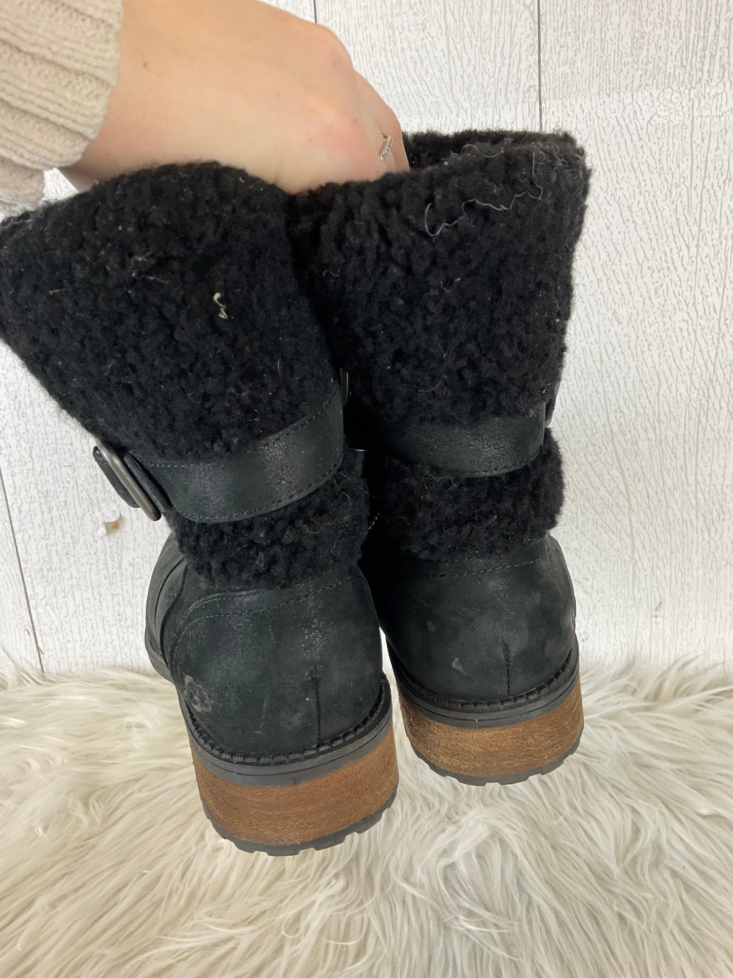 Boots Designer By Ugg In Black, Size: 6.5