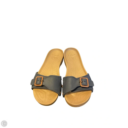 Shoes Flats By Crocs In Blue, Size: 7