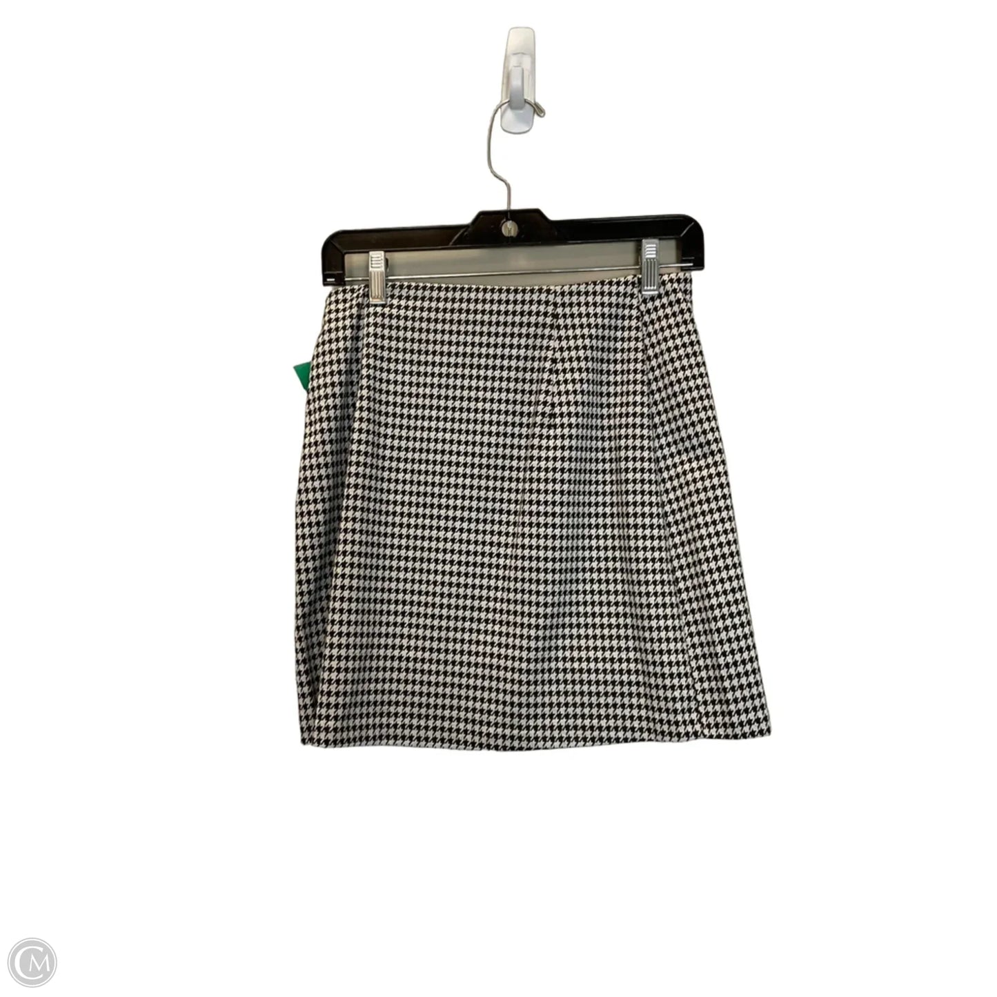 Skirt Mini & Short By Divided In Black & White, Size: S