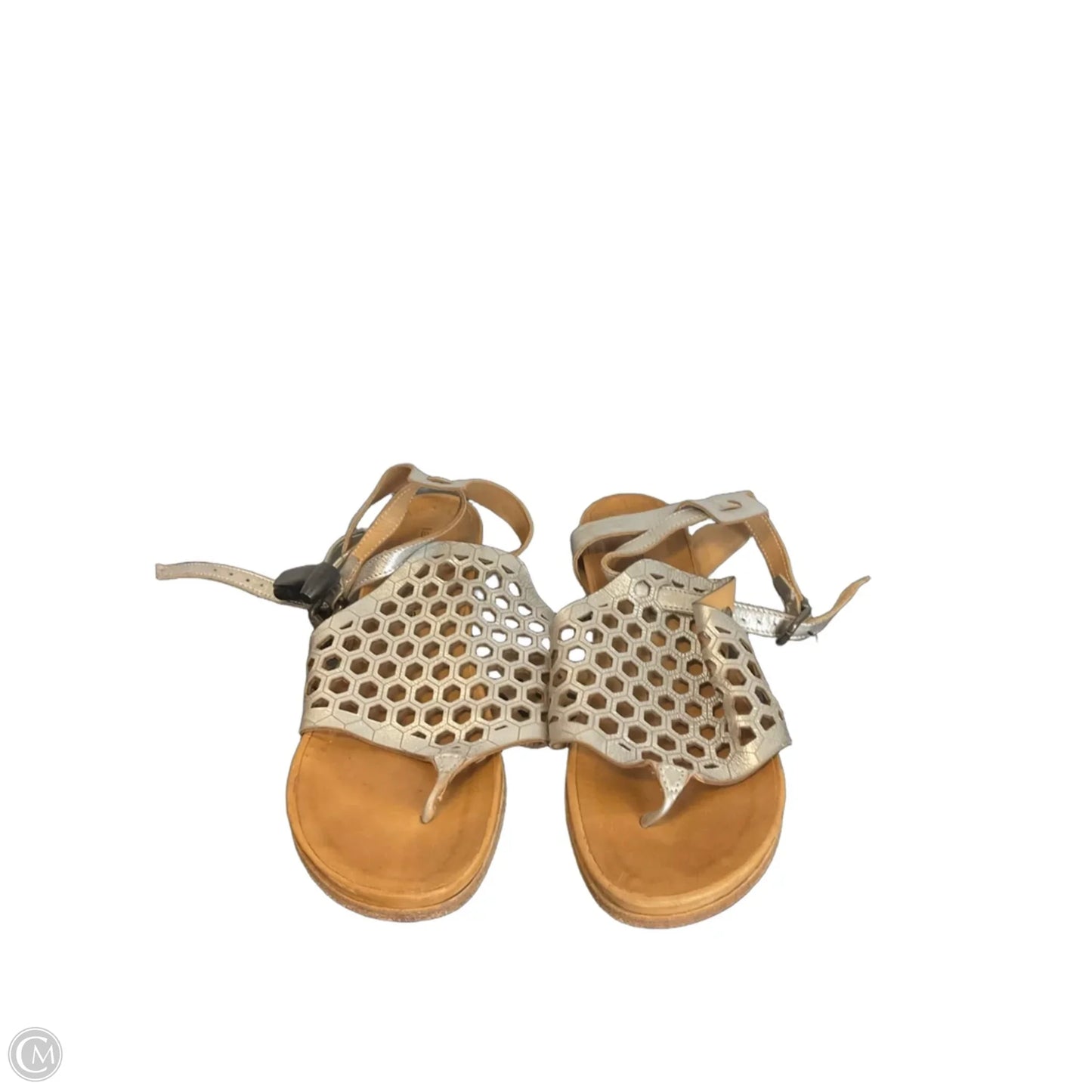 Sandals Flats By Clothes Mentor In Silver & Tan, Size: 7.5