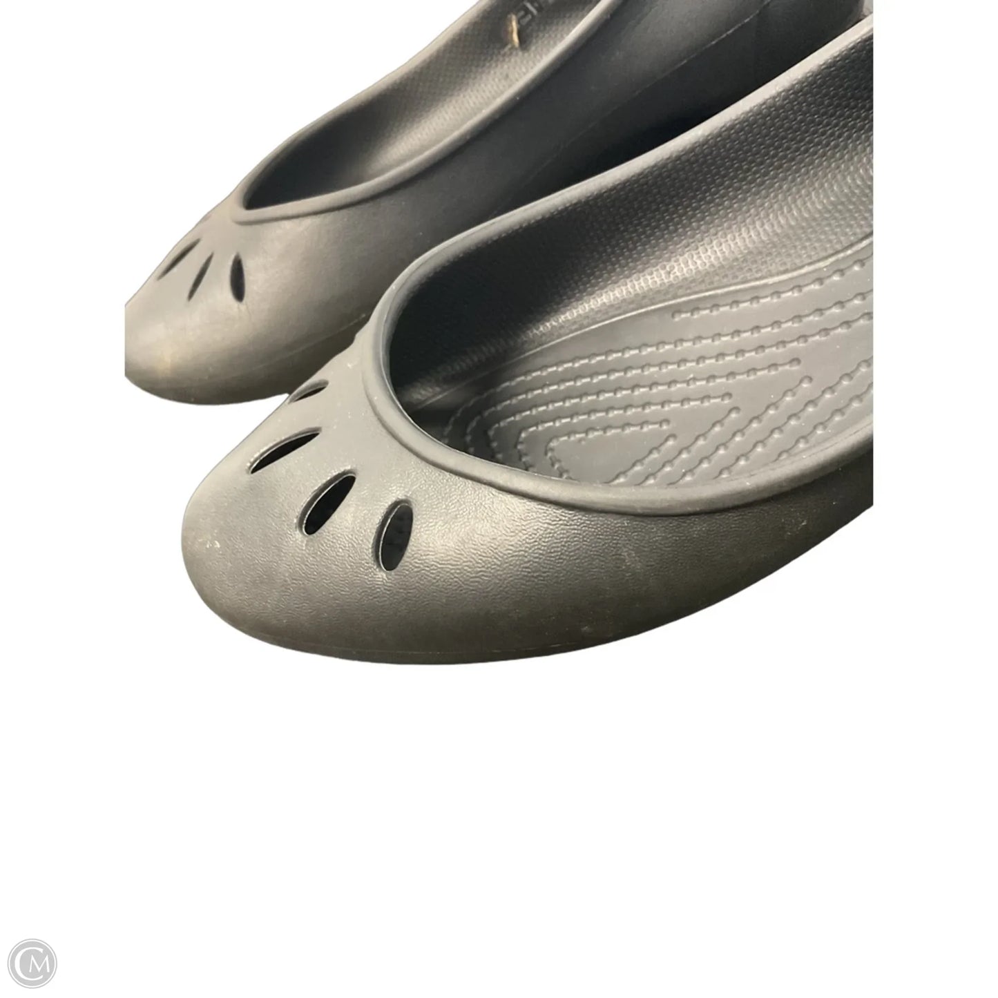 Shoes Flats By Crocs In Black, Size: 8