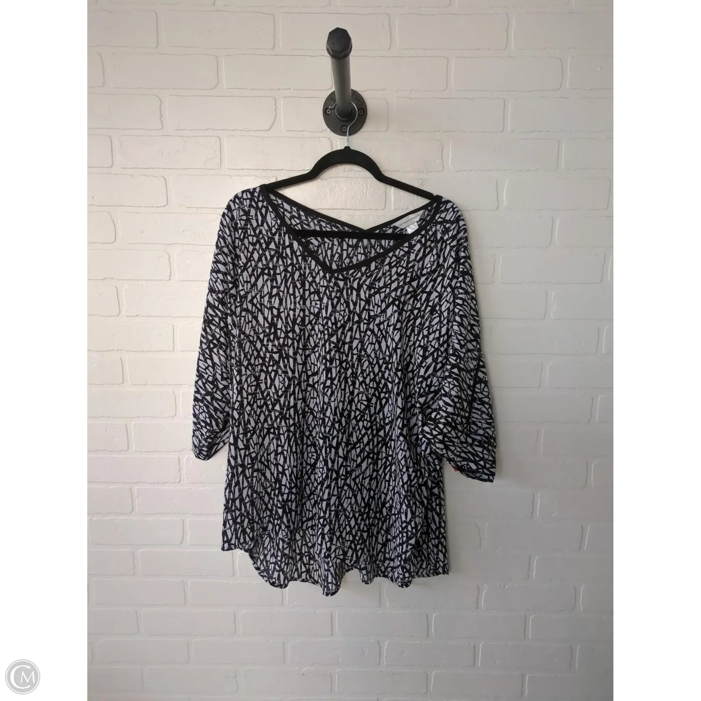 Top Short Sleeve By Christopher And Banks In Black & White, Size: Xl