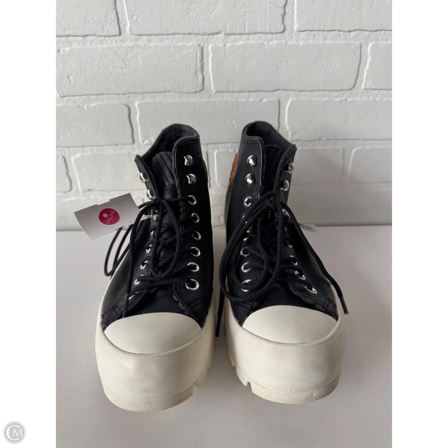 Shoes Sneakers By Converse In Black & White, Size: 10.5