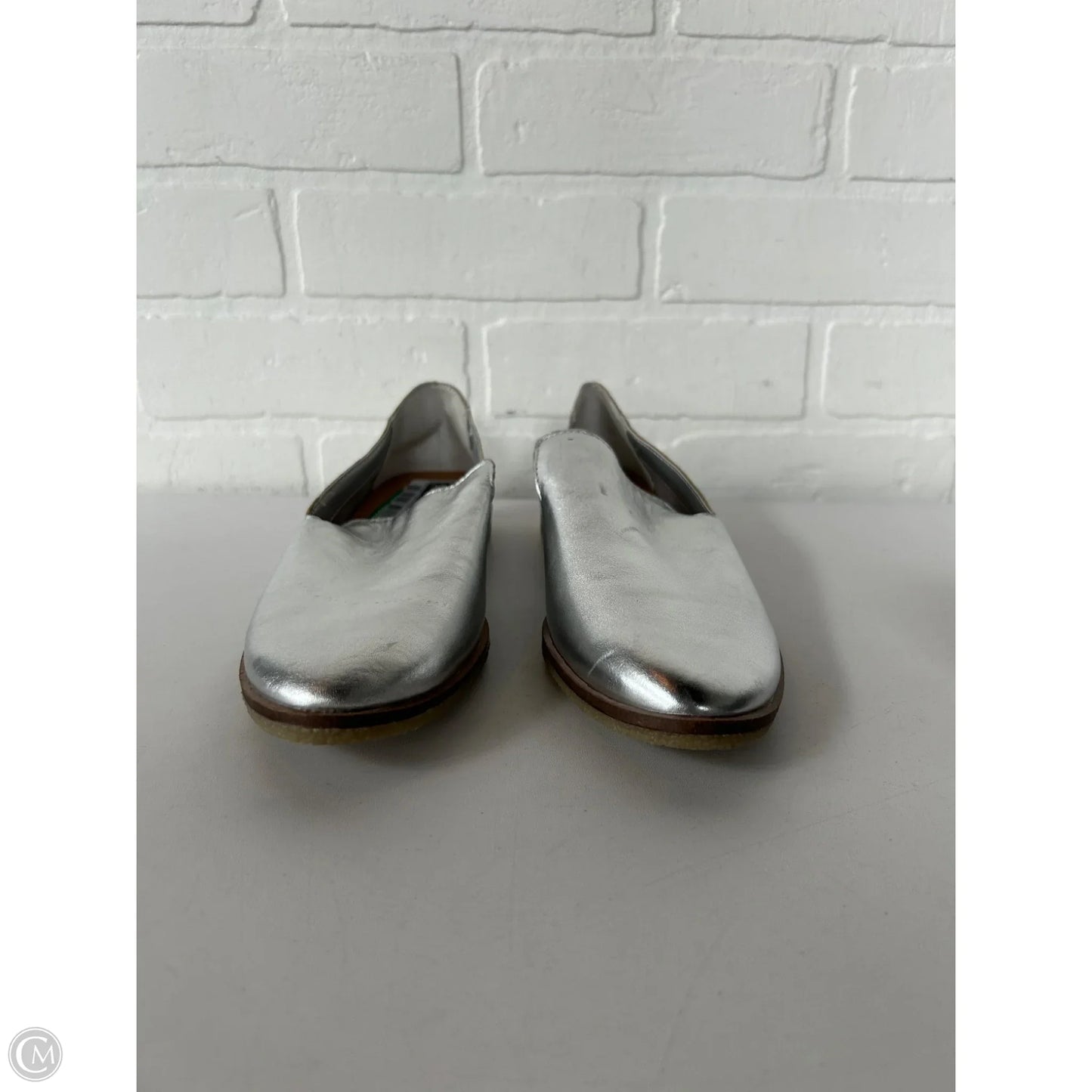 Shoes Flats By Dolce Vita In Silver, Size: 6