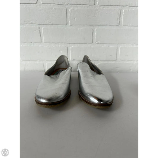 Shoes Flats By Dolce Vita In Silver, Size: 6