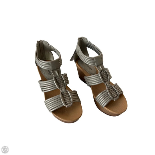 Sandals Heels Wedge By Bare Traps In Gold & Tan, Size: 6