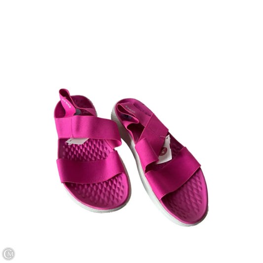 Sandals Flats By Crocs In Pink & White, Size: 9