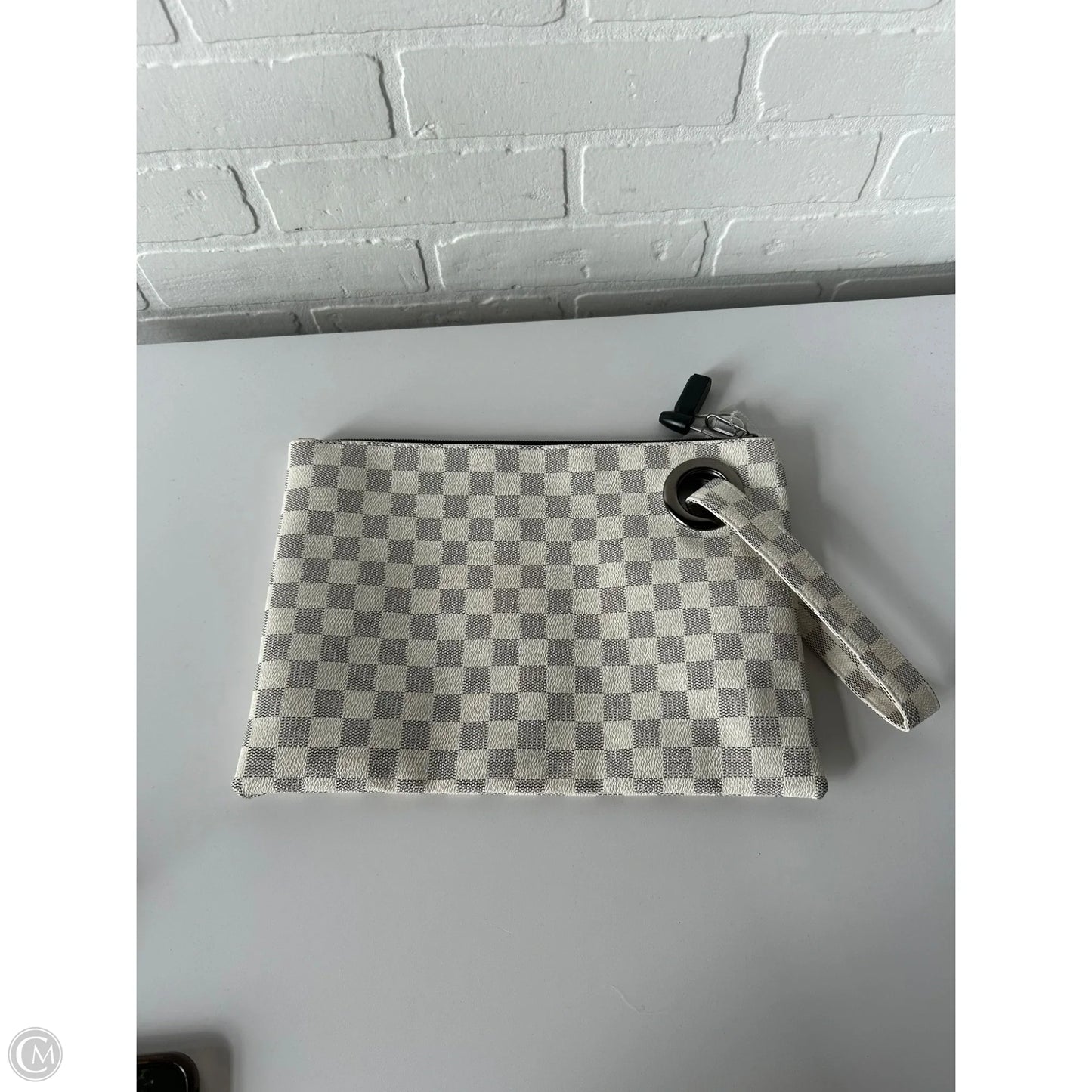 Wristlet By Clothes Mentor, Size: Large