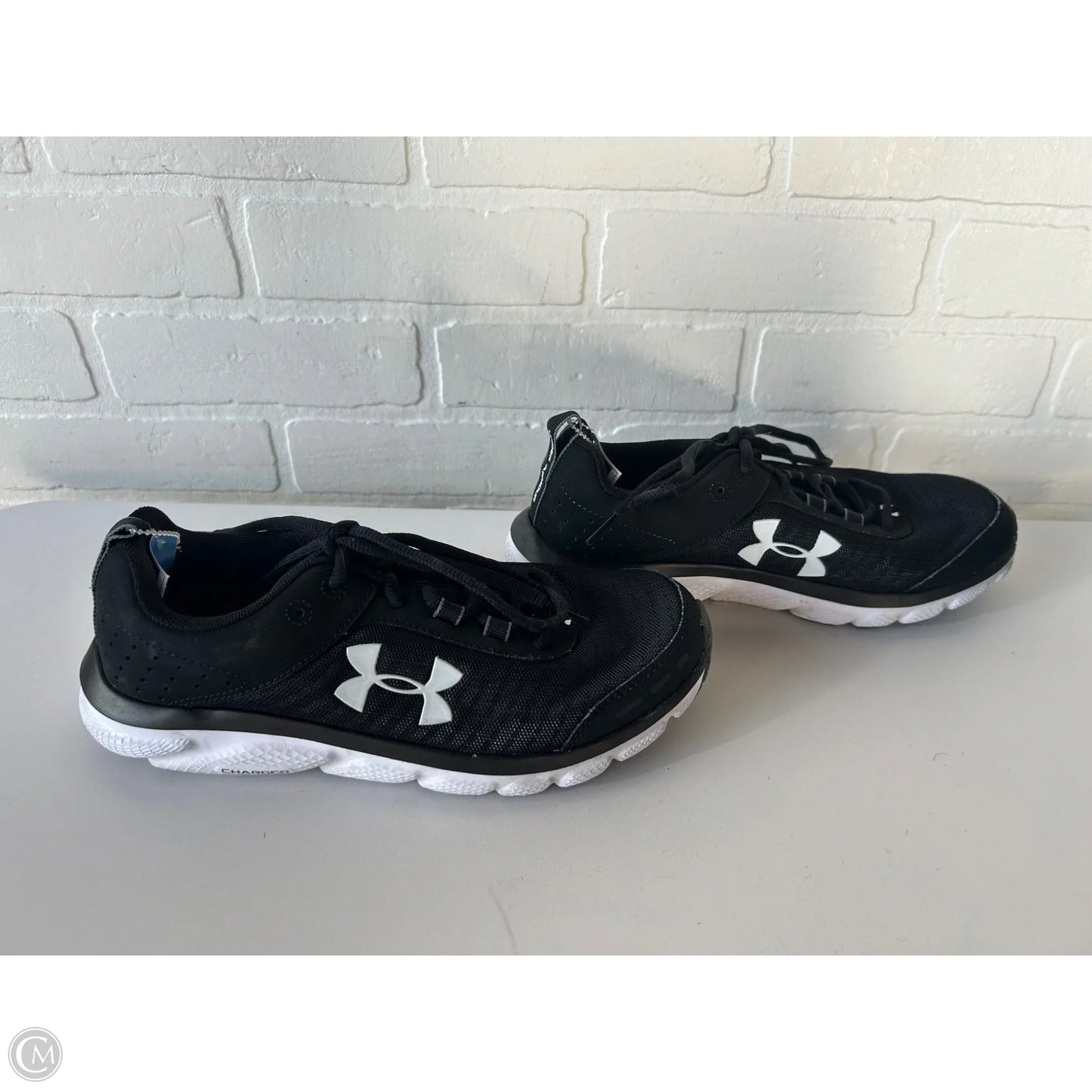 Shoes Athletic By Under Armour In Black & White, Size: 8.5