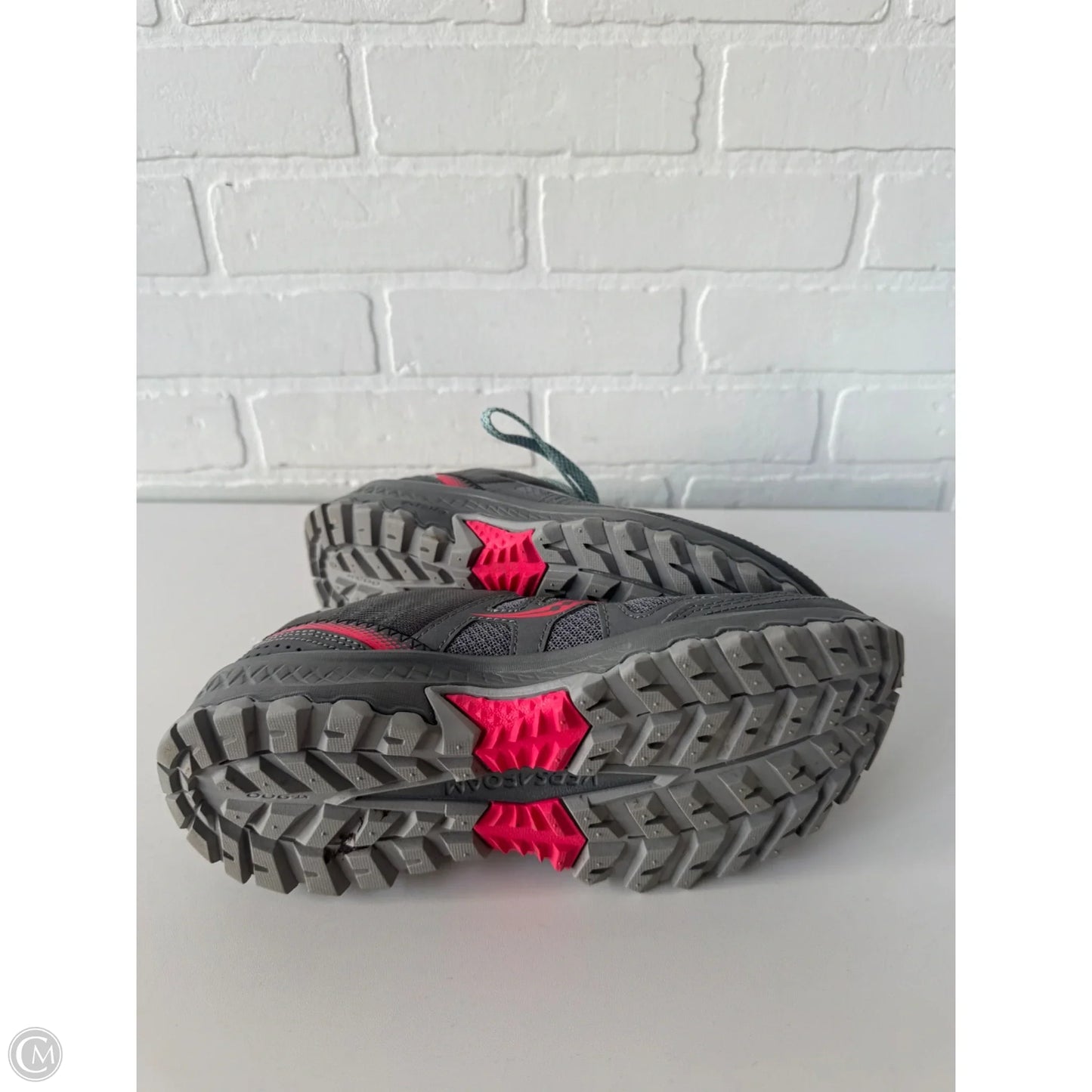 Shoes Athletic By Saucony In Grey & Pink, Size: 8