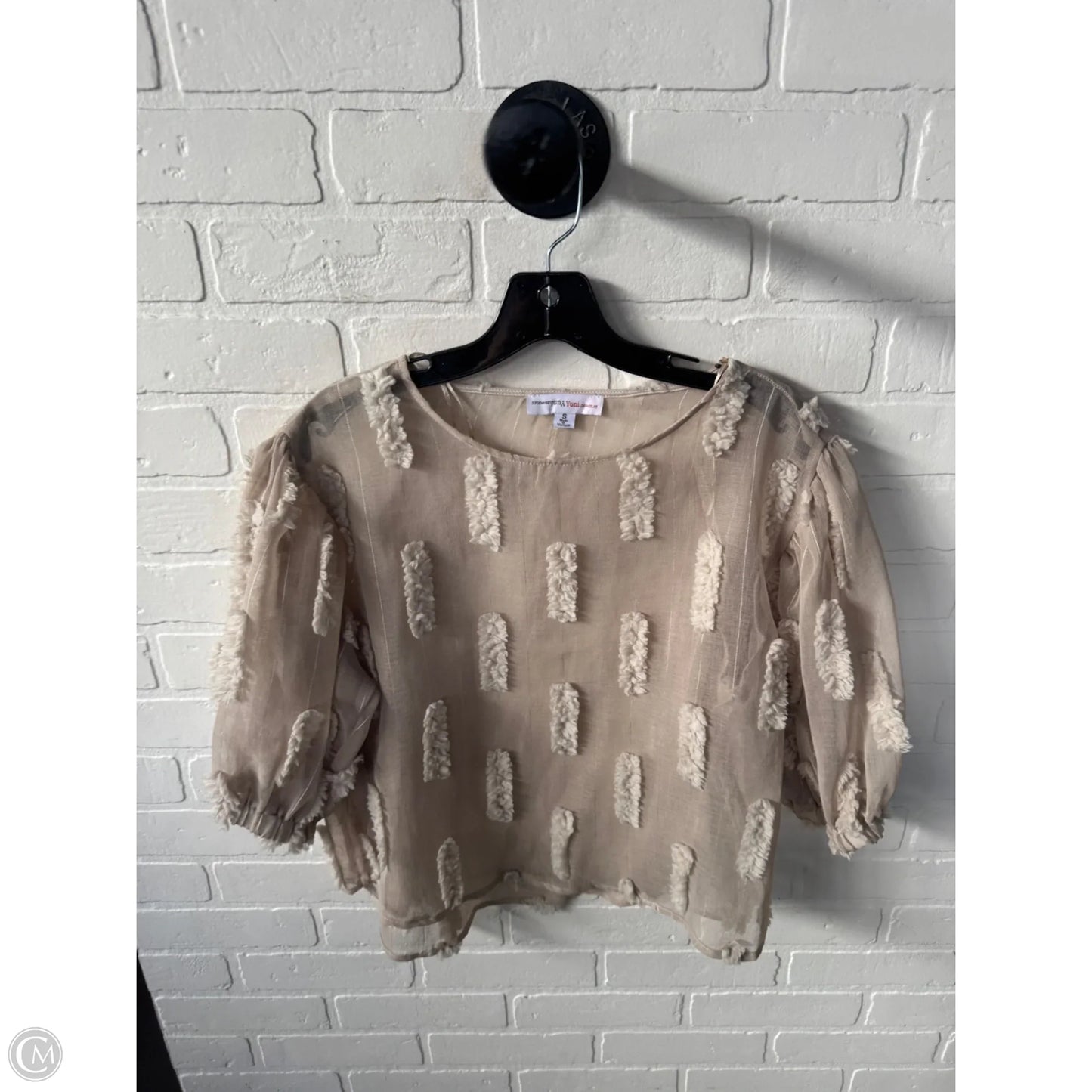 Top Short Sleeve By Clothes Mentor In Tan, Size: S