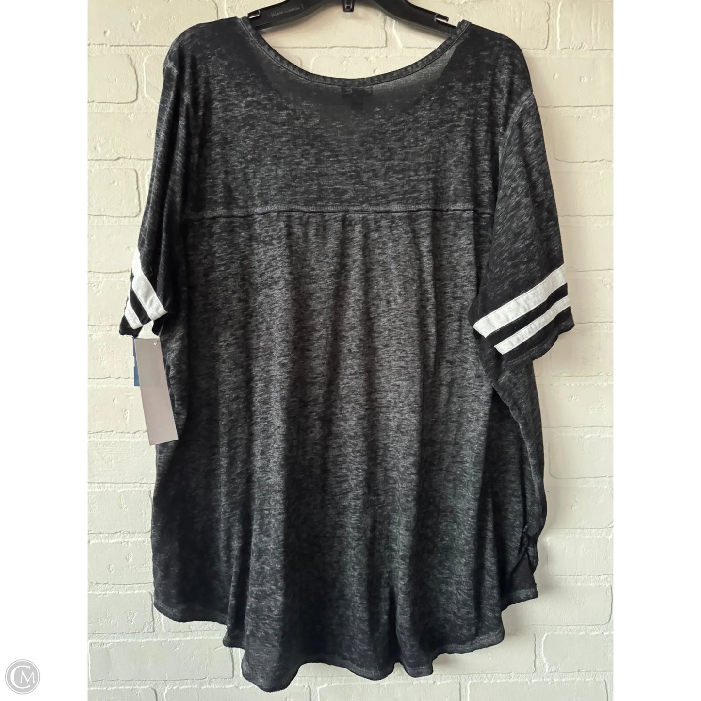 Top Short Sleeve By Torrid In Black & White, Size: 3x