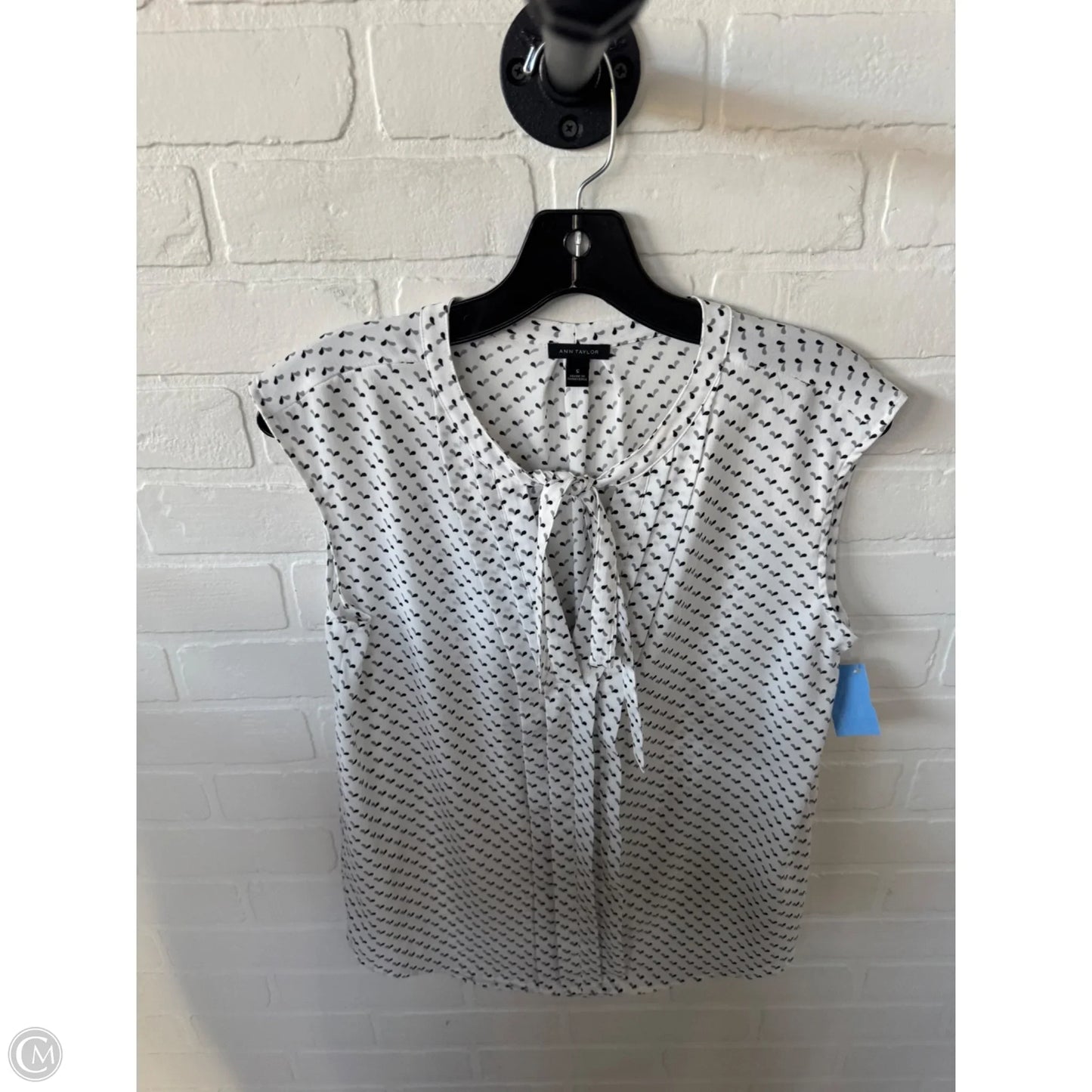 Blouse Sleeveless By Ann Taylor In Black & White, Size: S