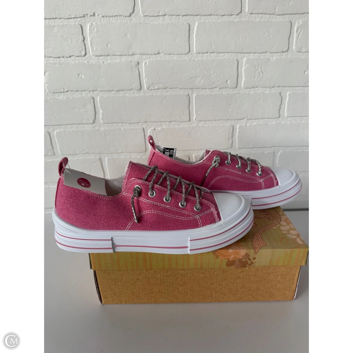 Shoes Sneakers By Very G In Pink & White, Size: 11
