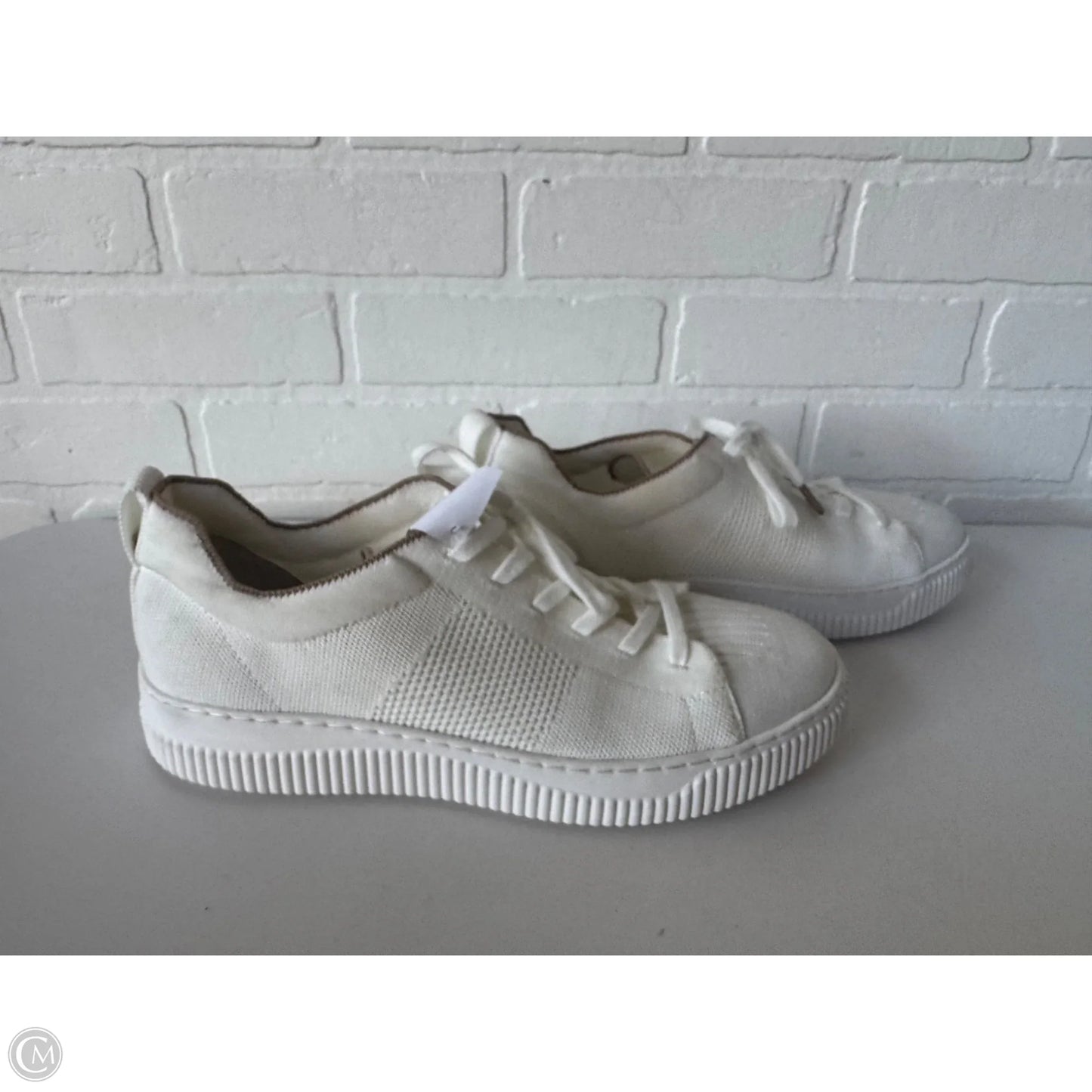 Shoes Sneakers By Sofft In White, Size: 11