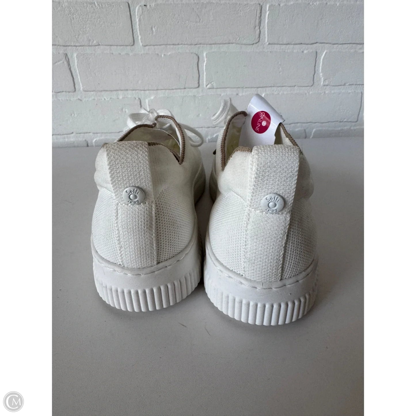 Shoes Sneakers By Sofft In White, Size: 11