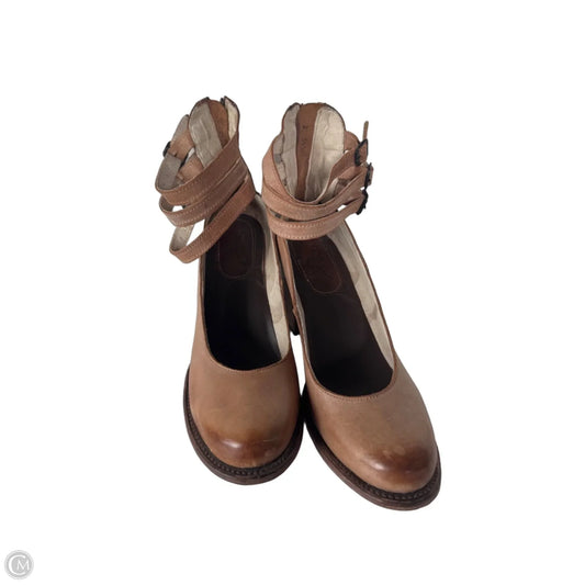 Shoes Heels Block By Freebird In Tan, Size: 11