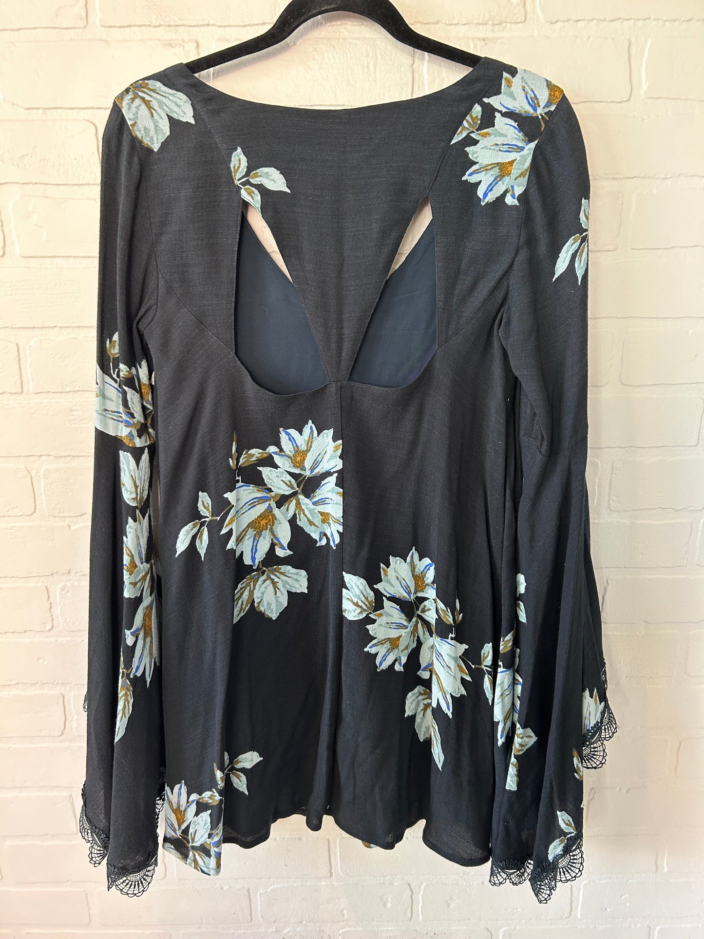 Top Long Sleeve By Free People  Size: Xs