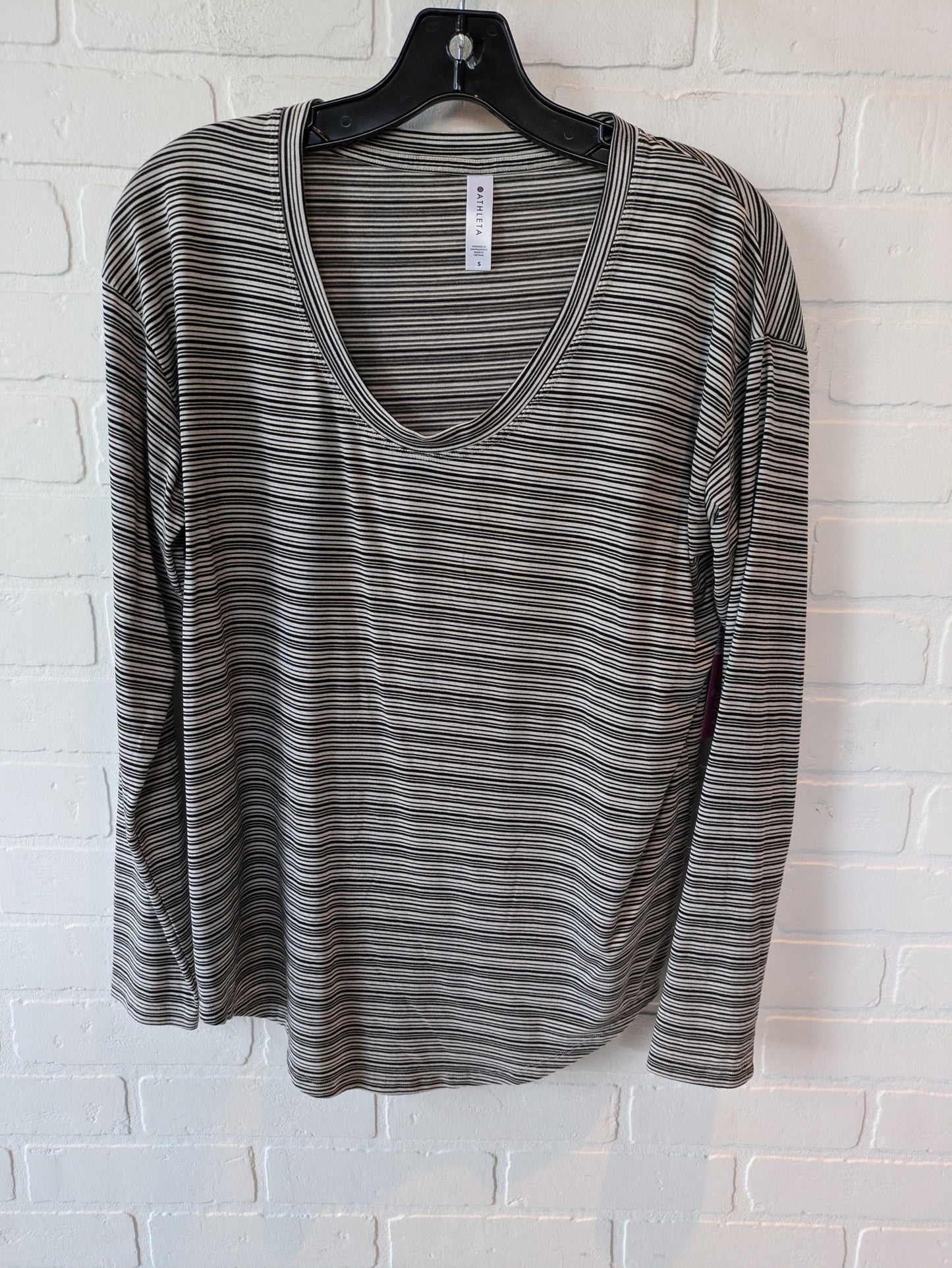 Athletic Top Long Sleeve Crewneck By Athleta In Black & White, Size: S