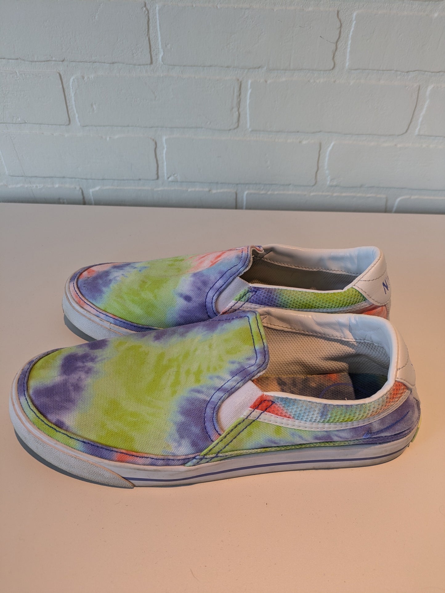 Shoes Flats By Nike In Tie Dye Print, Size: 8