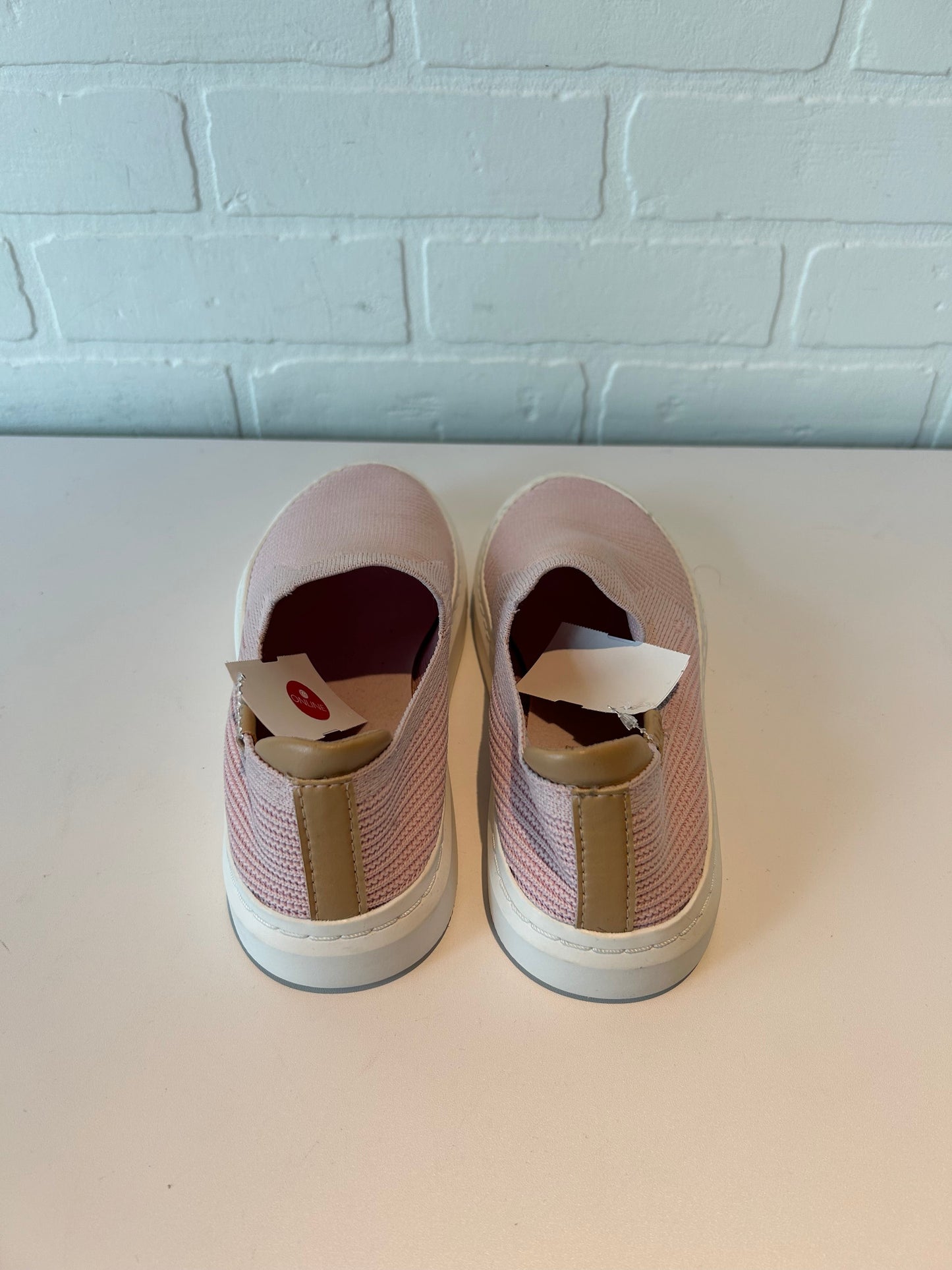 Shoes Designer By Ugg In Pink, Size: 6