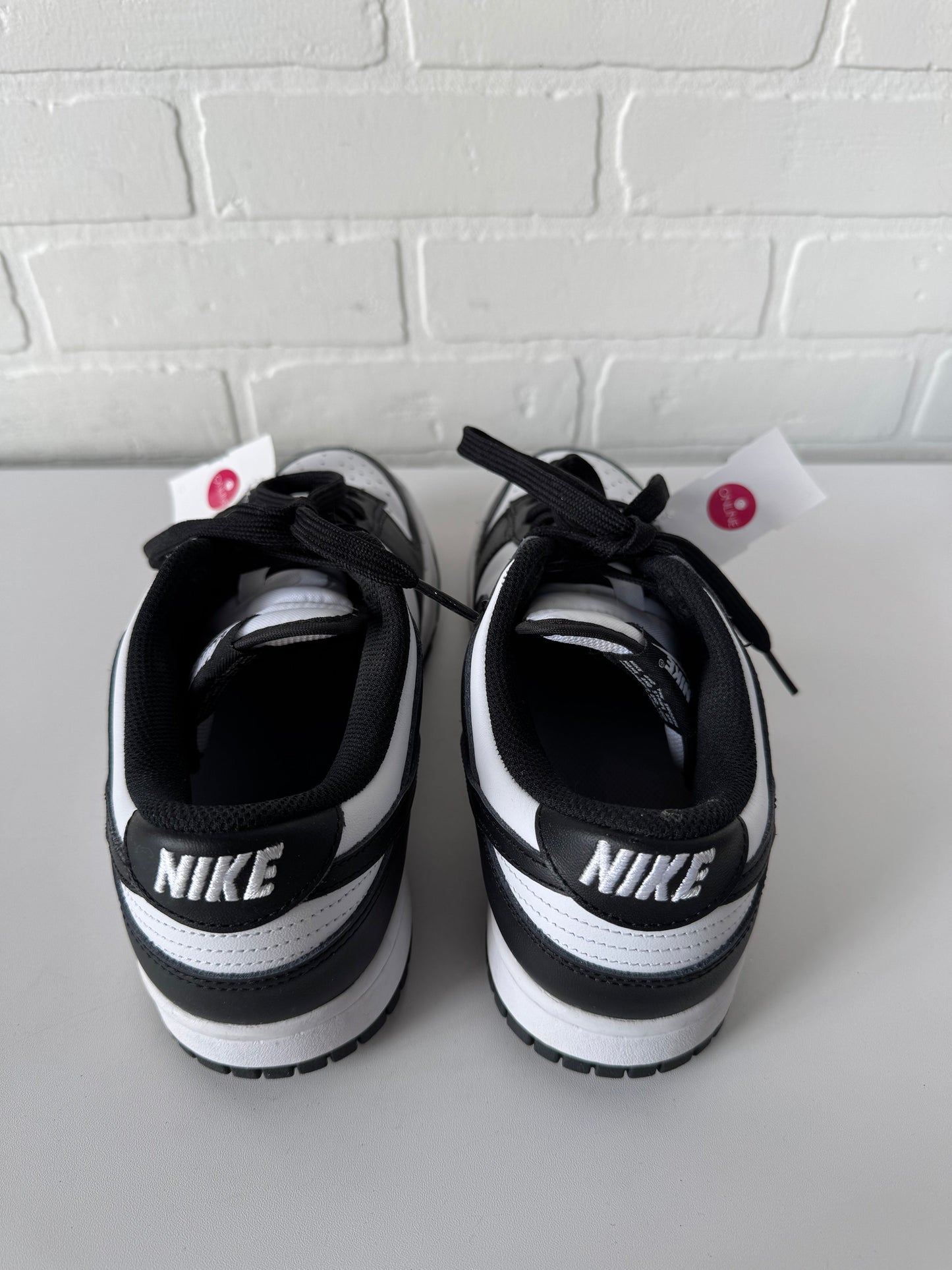 Shoes Sneakers By Nike In Black & White, Size: 9.5