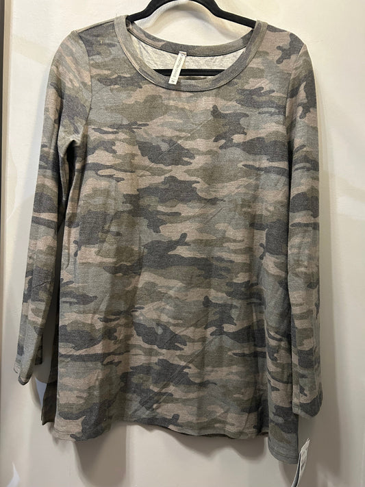 Top Long Sleeve By Clothes Mentor In Camouflage Print, Size: M