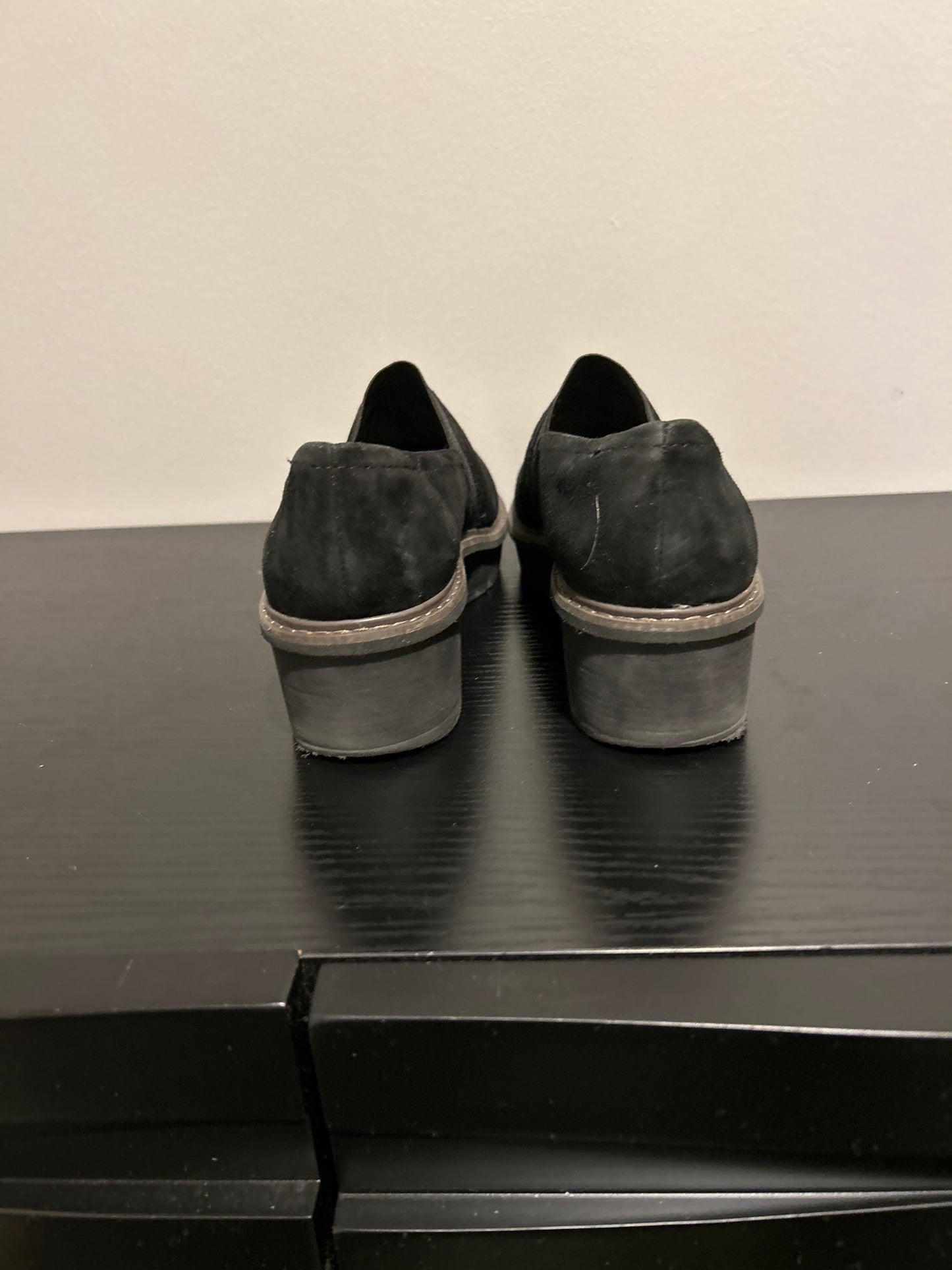 Shoes Flats By Clarks In Black, Size: 8