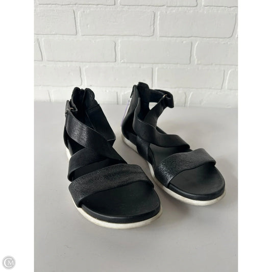 Sandals Flats By Sofft In Black & White, Size: 6