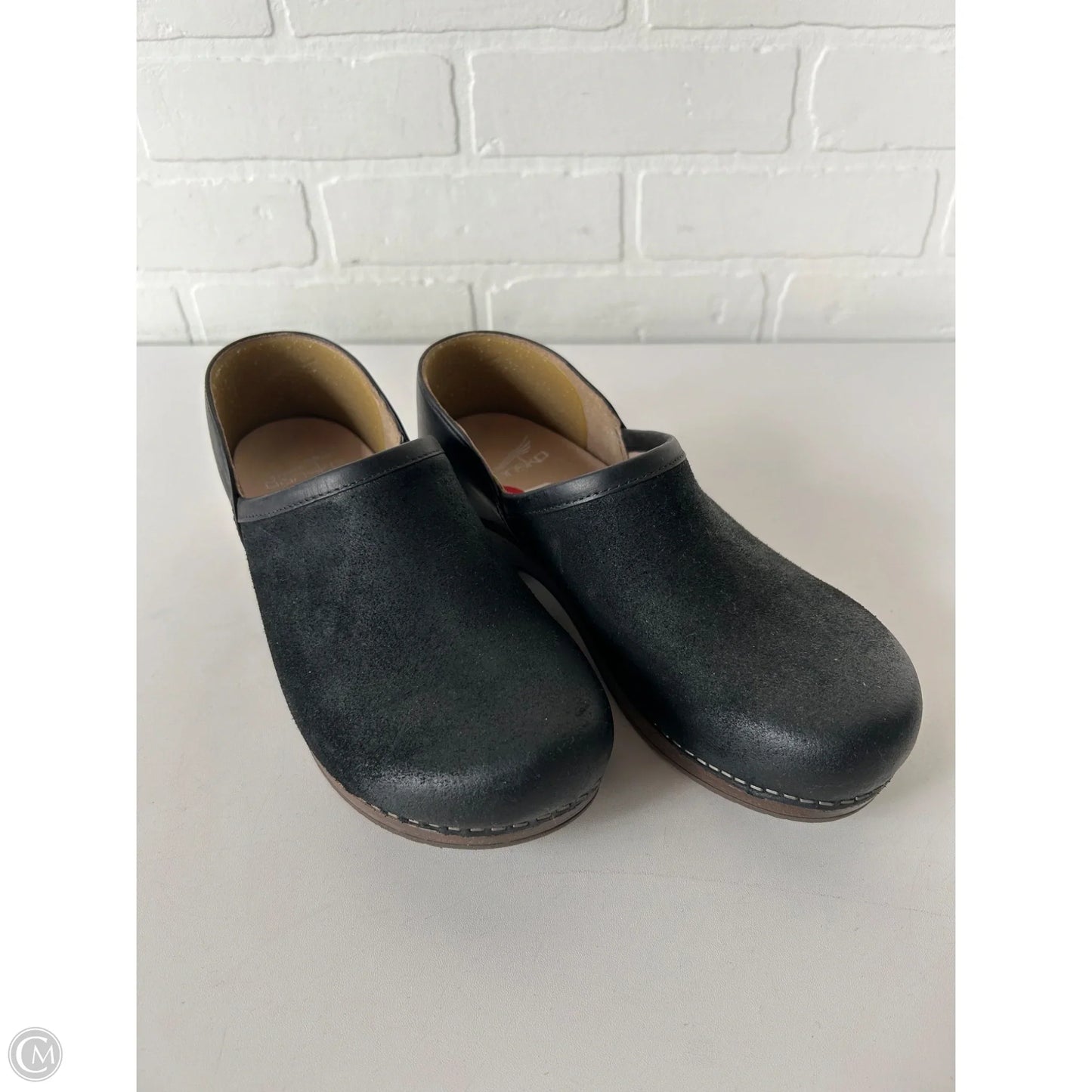 Shoes Flats By Dansko In Black, Size: 5.5