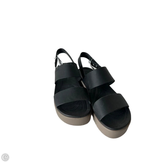 Sandals Heels Platform By Crocs In Black, Size: 10