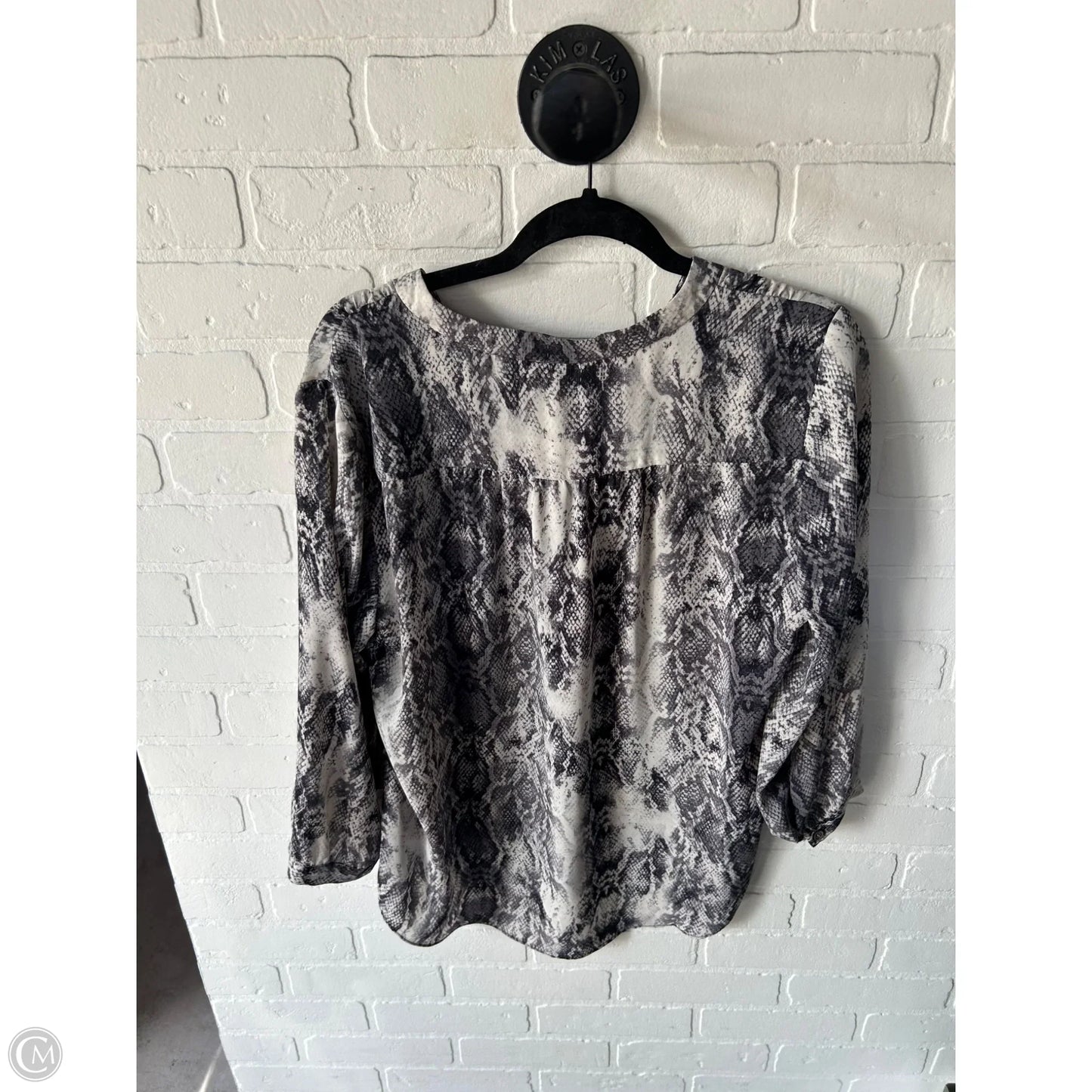 Top Long Sleeve By Vince Camuto In Grey, Size: L