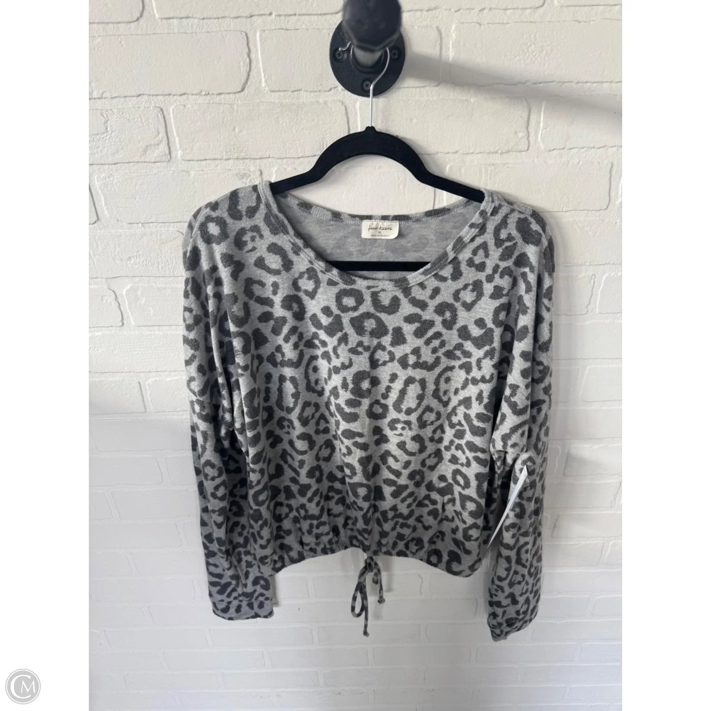 Top Long Sleeve By Free Kisses In Grey, Size: Xl