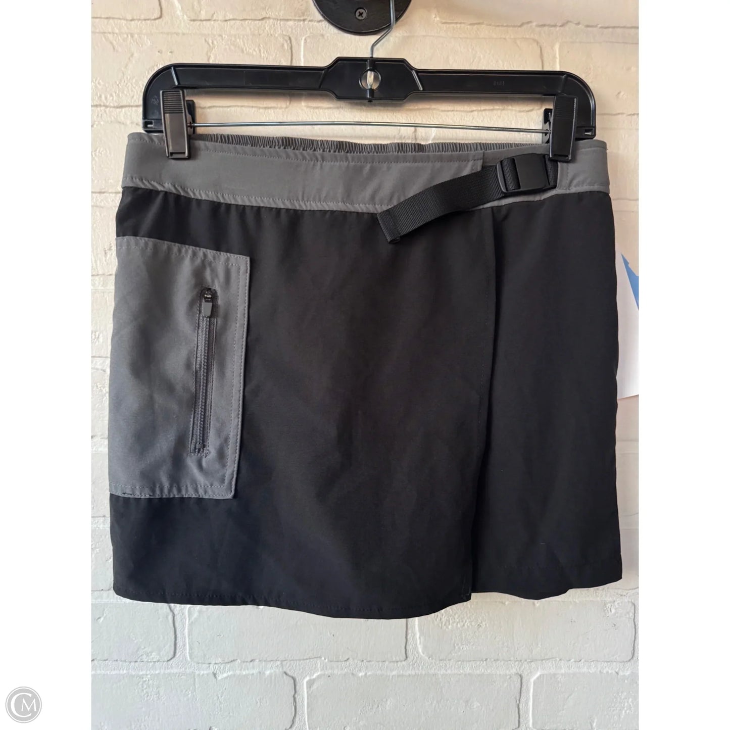 Athletic Skort By Clothes Mentor In Black & Grey, Size: 4