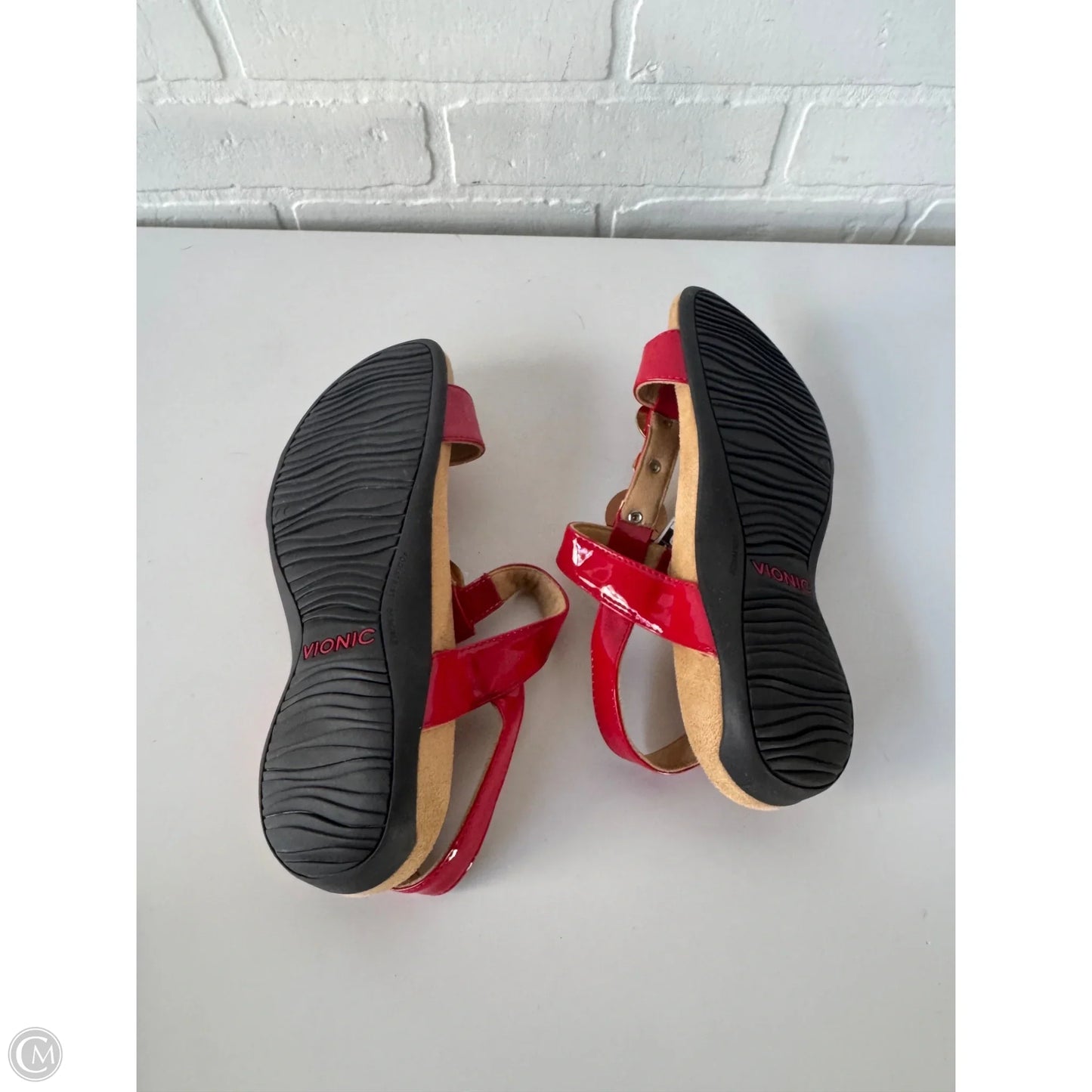 Sandals Flats By Vionic In Red & Tan, Size: 7.5