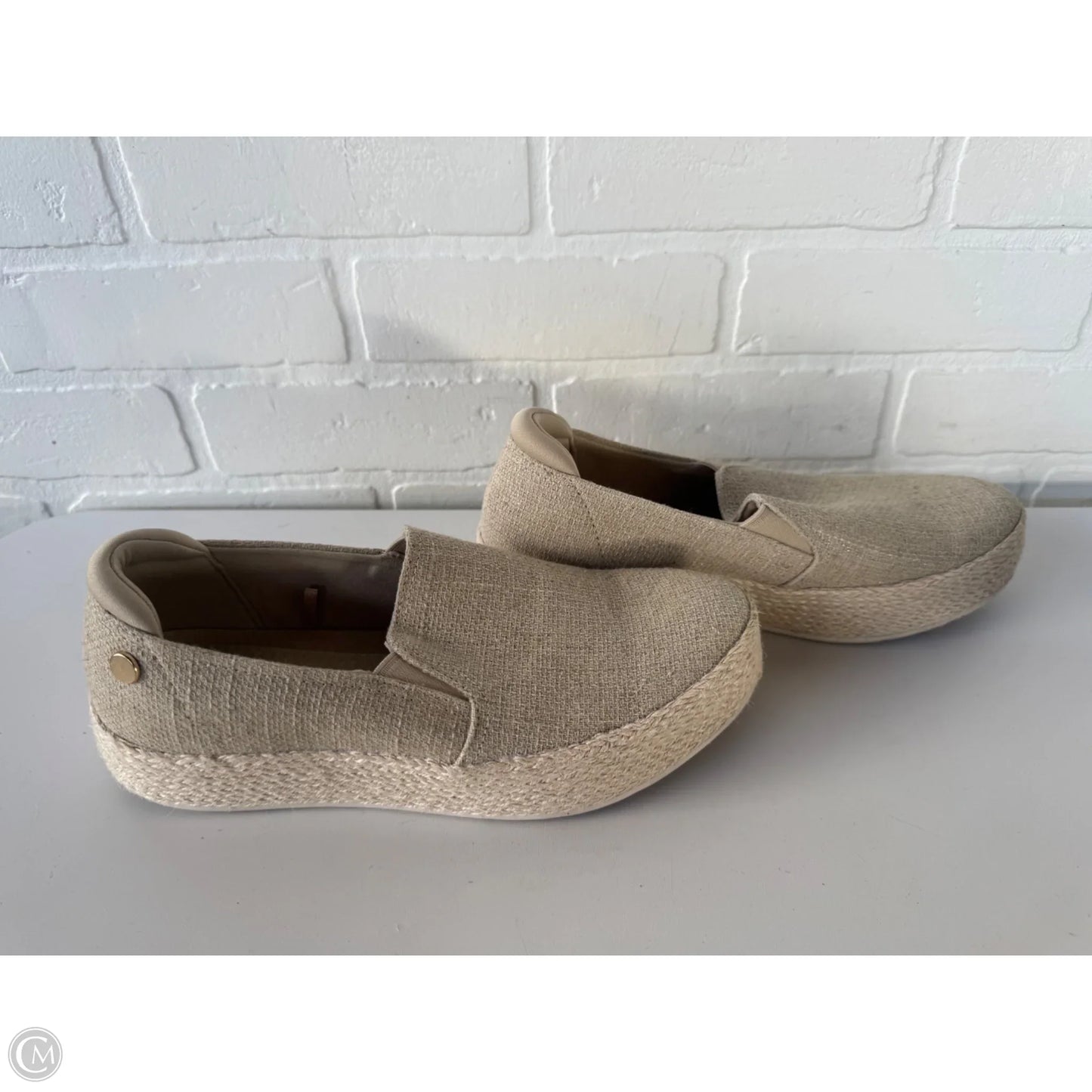 Shoes Flats By Skechers In Tan, Size: 7