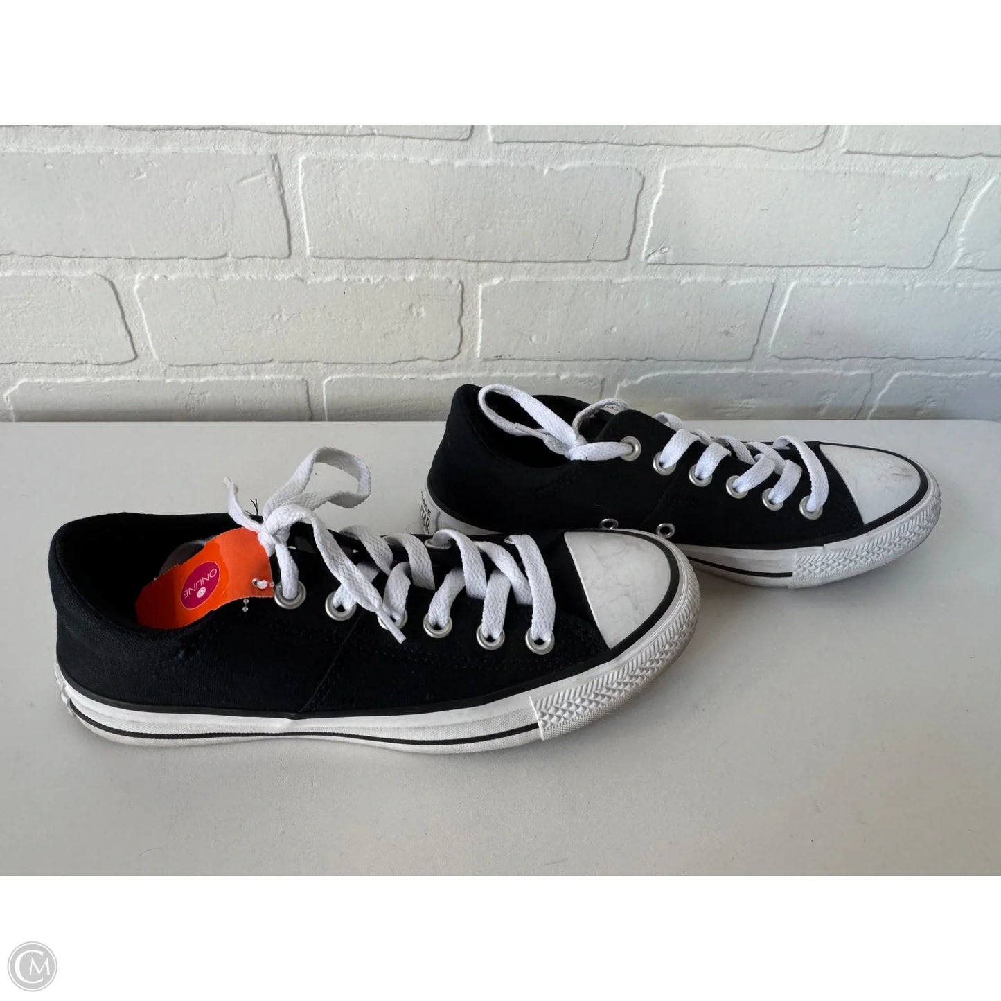 Shoes Sneakers By Converse In Black & White, Size: 7