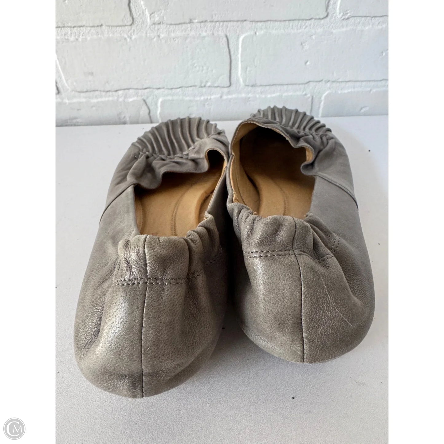 Shoes Flats By Clothes Mentor In Grey, Size: 6