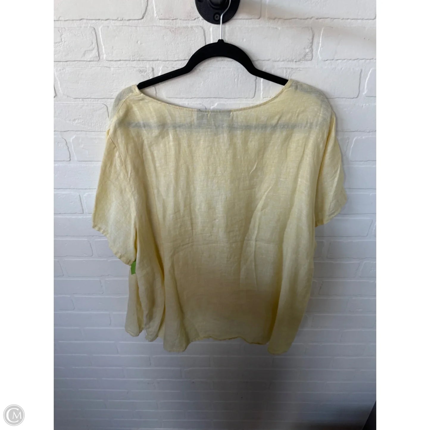 Top Short Sleeve By Tahari In Yellow, Size: 2x